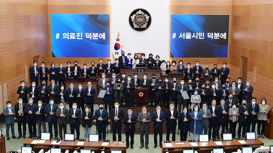 서울시의회, 의료진 응원 캠페인 ‘덕분에 챌린지’ 참여