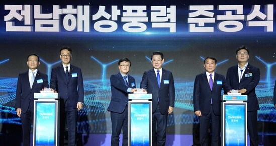 신안서 민간 주도 국내 첫 ‘전남해상풍력 1단지’ 준공