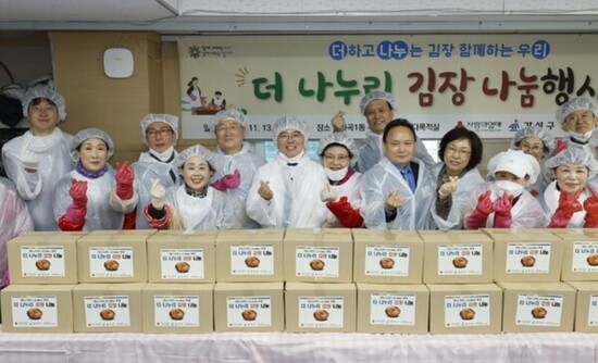 어려운 이웃에 온정... 진교훈 강서구청장, 김장 나눔행사 참석