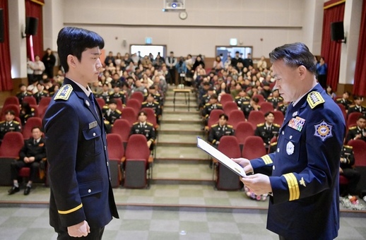경남소방본부, 신임 소방공무원 50명 임명장 수여