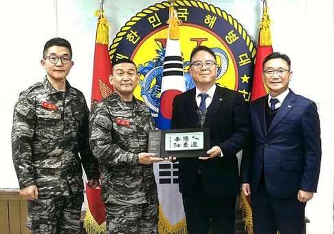 인천혈액원, 해병대 제2사단 상승여단에 헌혈유공 감사패 전달