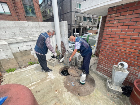 중구 찾아가는 방역특공대,  겨울 방역으로 여름 모기 줄였다!
