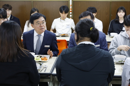 “눈높이 정책 펼칠 것” 진교훈 강서구청장, 학생들과 점심 소통