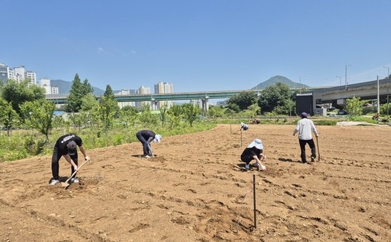법무부 서울보호관찰소, 영농철 맞아 농가 긴급 지원