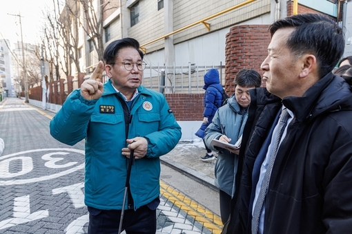 “어린이 안전이 최우선” 박강수 마포구청장, 소의초등학교 통학로 점검