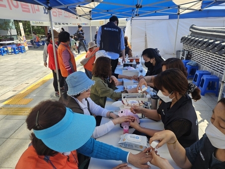 금천구, 어버이날 맞아  “손끝으로 전하는 따뜻한 마음” 실천