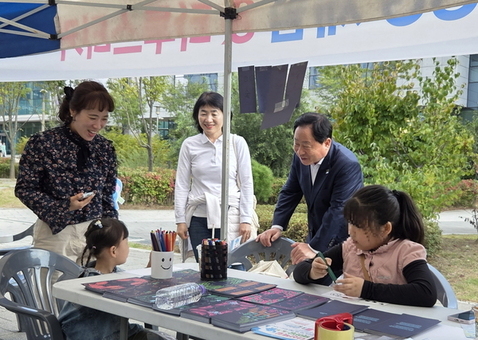 남양주시 다산상인회, ‘다산책길 책마당 축제’ 성료…시민 400여 명 참여
