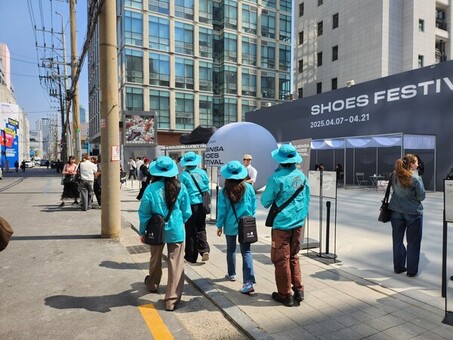 성동구,‘성수동 움직이는 관광안내소’본격 운영…골목 구석구석 안내한다
