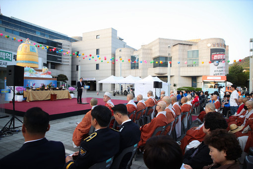 남양주시불교연합회, 부처님 오신 날 기념 봉축탑 점등식 개최… 시청 광장 밝힌 화합의 등불