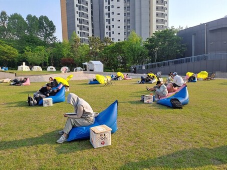 일상에서 벗어나 ‘쉼’을 읽어보는 시간, 야외도서관 ‘쉼 읽는 강동’ 운영