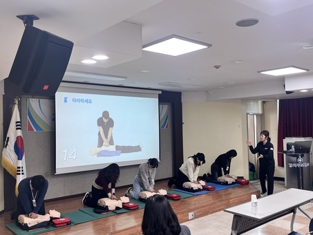 5년 만에 개정된 심폐소생술 가이드라인 ...강서구, 직원 맞춤 교육 돌입