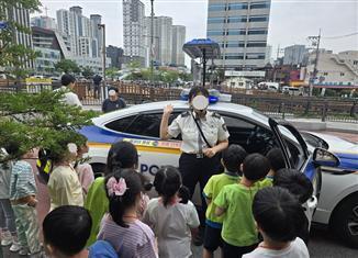 동대문경찰서와 함께하는  ‘금요일엔 교통안전캠페인!’힘찬 시작!