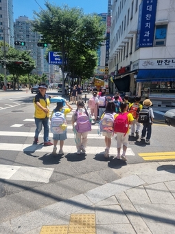등하굣길 어린이 안전 ‘교통안전지도사’가 책임집니다