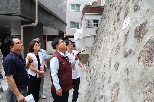 “균열 하나도 놓치지 않는다” 마포구, 노후 건축물에 스마트 센서 달다