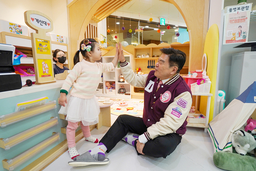 이필형 구청장, 서울형 키즈카페 방문