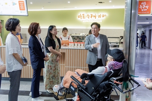 장애인이 대표로 서는 공간,‘마포 누구나 카페’첫 문을 열다.