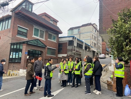 성동구 야경 명소 응봉산, 골목지킴이가 주정차 민원 해결 나선다