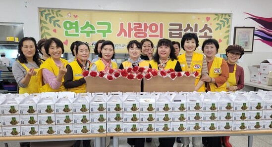 인천적십자 봉사회 연수구협의회,  5.8. 어버이날 맞이 카네이션 전달 봉사활동 실시