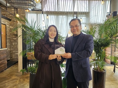 굿네이버스 경기남부사업본부-화성 블리스 인 씨암,  ‘좋은이웃가게’ 현판 전달식 진행