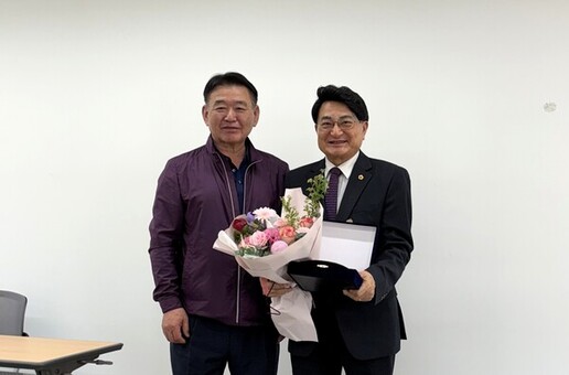 홍국표 의원, 창동골목시장 상인회로부터  감사패 수상