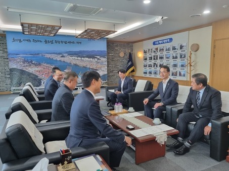 경남도, 진해신항 본격 추진! 부산항만공사와 협력 강화