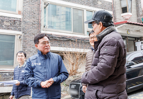 ‘현장에서 답 찾는다’ 진교훈 강서구청장, 정비사업지 점검