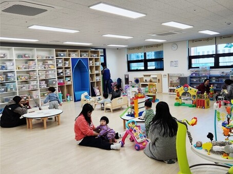 경기도, 육아나눔터 지난해 46만 명 이용…올해 77개소로 확대