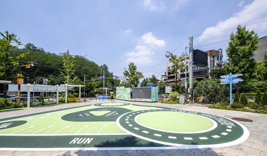 용산구, 도심 속 휴식공간으로 녹사평광장 재탄생