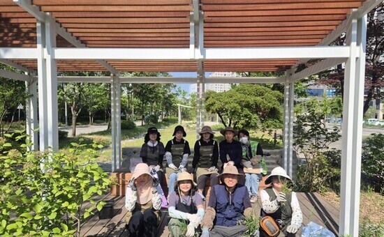 남양주시민정원사, 관내 주요 정원서 자발적 정원 가꾸기 나서
