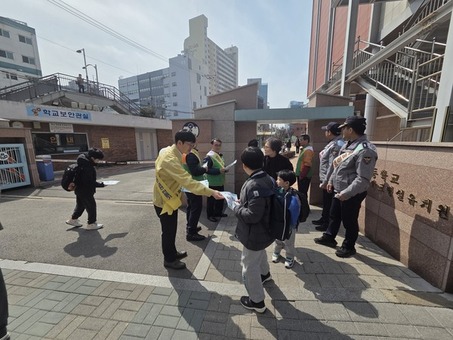 초등학교 개학기,  금천구 ‘어린이 유괴 예방 캠페인’ 실시